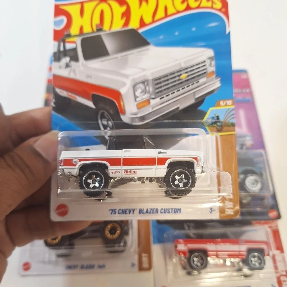 Hot Wheels 7 Chevy Blazer With Target Red‎ Edition & Tubular Set